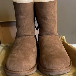 Ugg Tan Bailey Bow ll NIB Size 6 Big Girls Priced to sell!